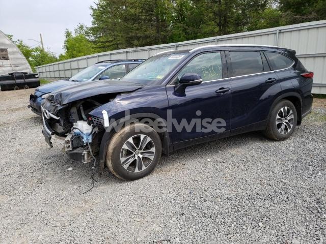 Photo 9 of 2022 TOYOTA HIGHLANDER XLE (VIN 5TDGZRBH2NS247164)
