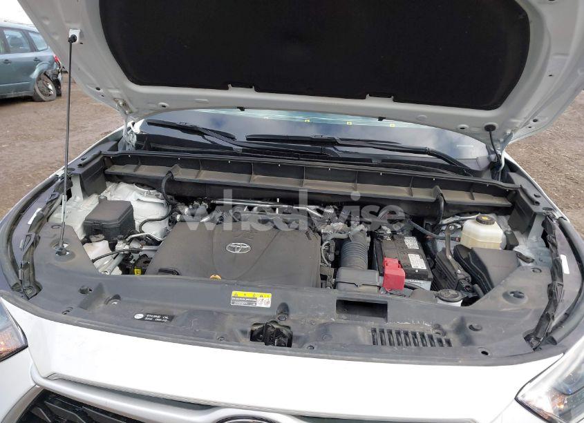 Photo 10 of 2022 Toyota Highlander XLE (VIN 5TDGZRBH2NS248704)