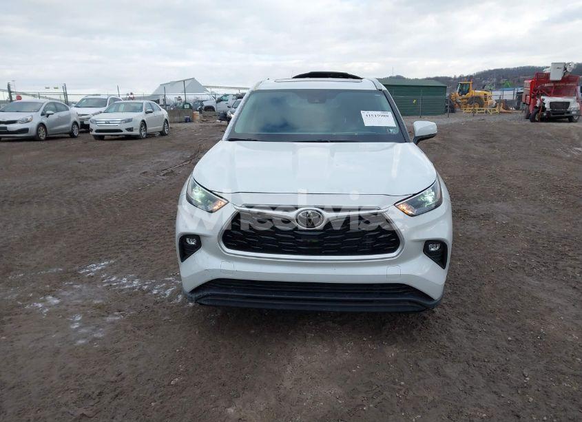 Photo 13 of 2022 Toyota Highlander XLE (VIN 5TDGZRBH2NS248704)