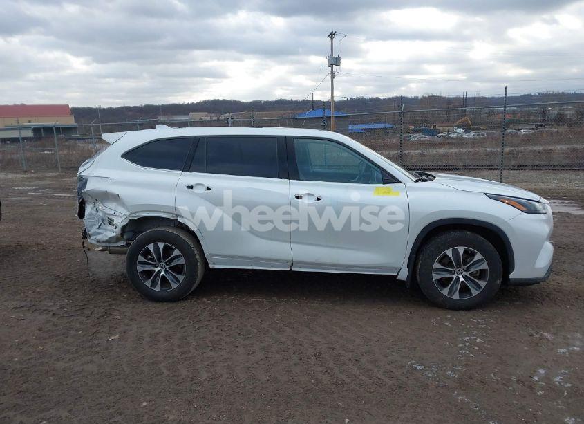 Photo 14 of 2022 Toyota Highlander XLE (VIN 5TDGZRBH2NS248704)