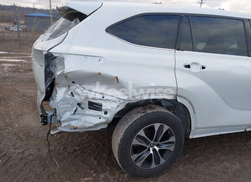 Photo 18 of 2022 Toyota Highlander XLE (VIN 5TDGZRBH2NS248704)