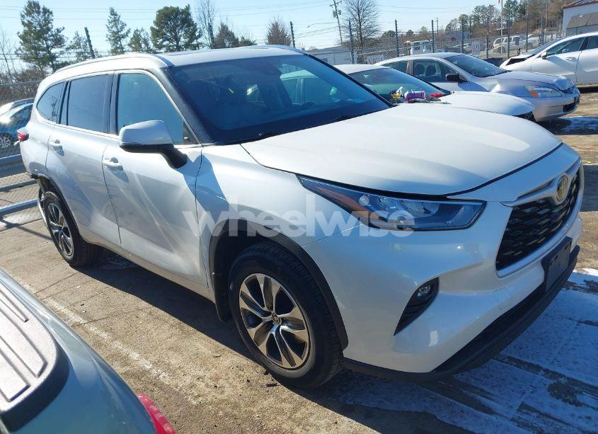 2020 Toyota Highlander XLE (VIN 5TDGZRBH3LS505950) main photo