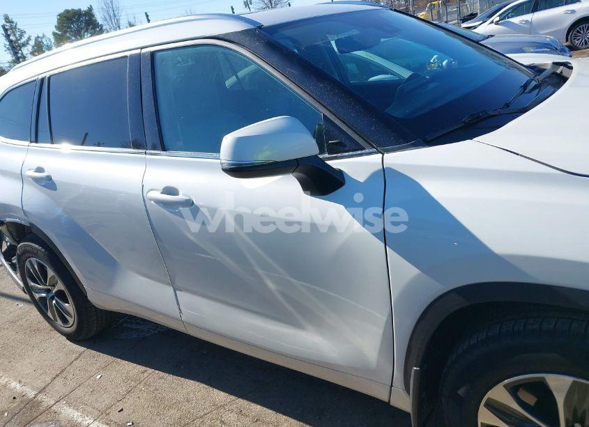 Photo 13 of 2020 Toyota Highlander XLE (VIN 5TDGZRBH3LS505950)