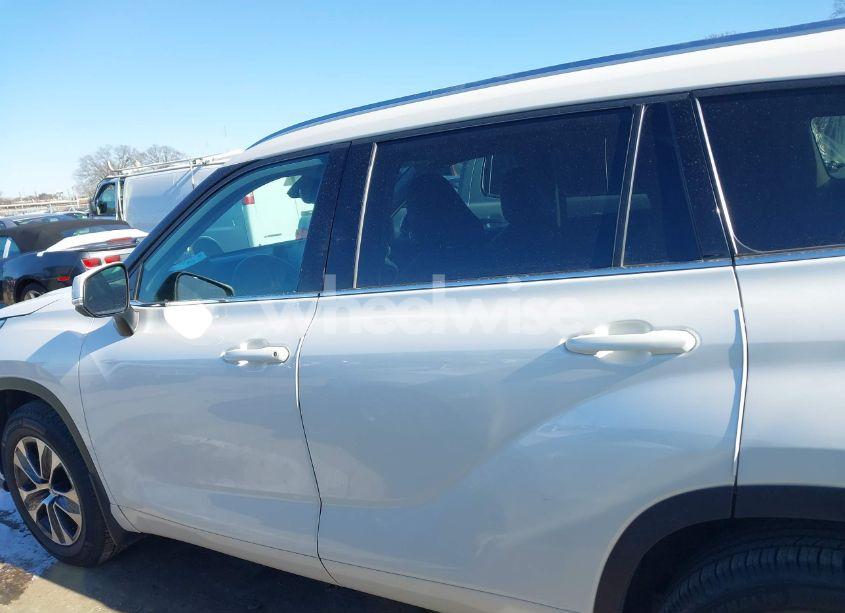 Photo 14 of 2020 Toyota Highlander XLE (VIN 5TDGZRBH3LS505950)