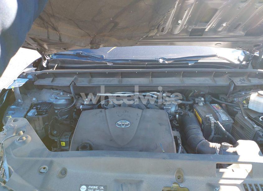 Photo 10 of 2021 Toyota Highlander XLE (VIN 5TDGZRBH3MS073670)