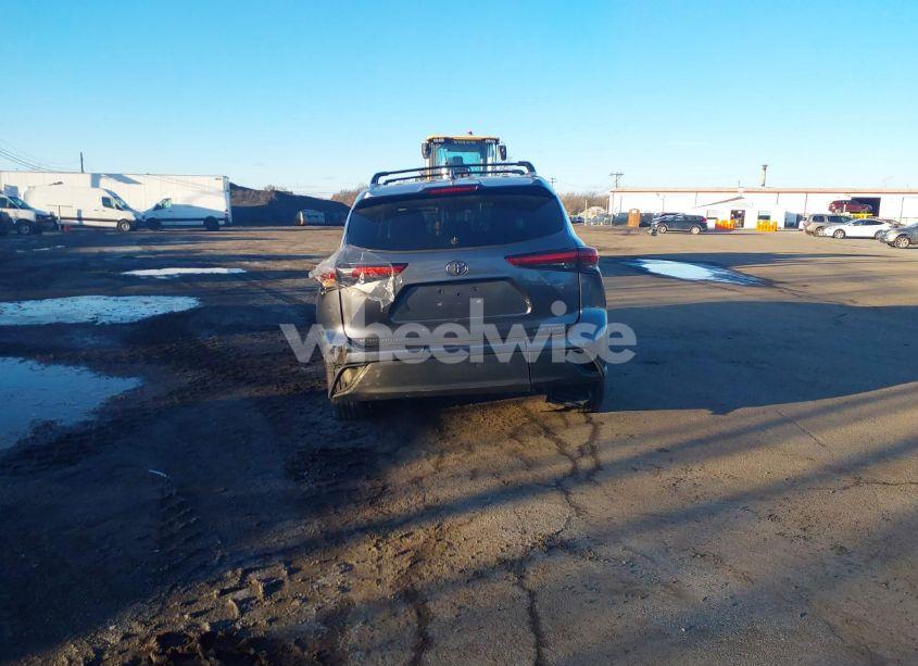 Photo 16 of 2021 Toyota Highlander XLE (VIN 5TDGZRBH3MS073670)