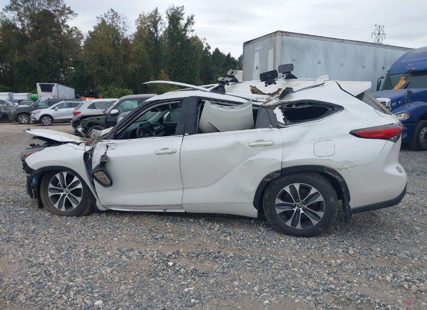 Photo 13 of 2021 Toyota Highlander XLE (VIN 5TDGZRBH3MS126108)