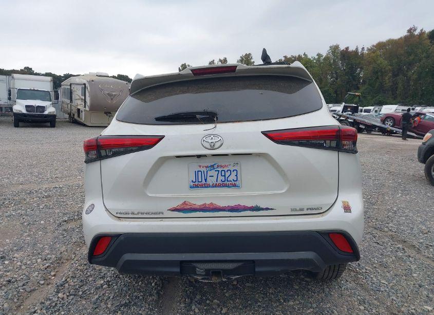 Photo 15 of 2021 Toyota Highlander XLE (VIN 5TDGZRBH3MS126108)