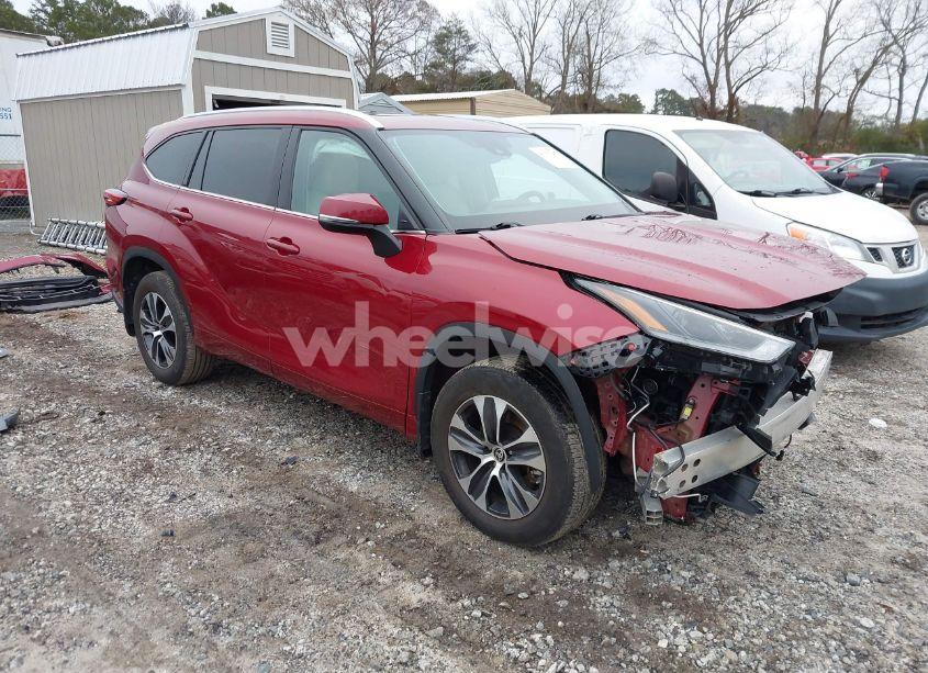 2021 Toyota Highlander XLE (VIN 5TDGZRBH3MS528372) main photo