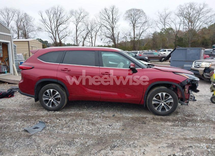 Photo 14 of 2021 Toyota Highlander XLE (VIN 5TDGZRBH3MS528372)