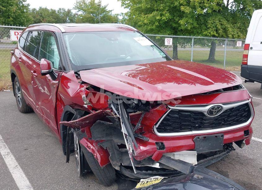 2021 Toyota Highlander XLE (VIN 5TDGZRBH3MS537427) main photo