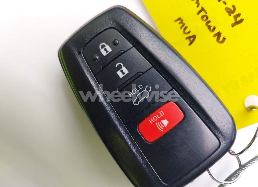 Photo 11 of 2021 Toyota Highlander XLE (VIN 5TDGZRBH3MS537427)