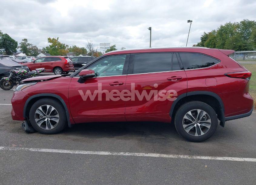 Photo 14 of 2021 Toyota Highlander XLE (VIN 5TDGZRBH3MS537427)