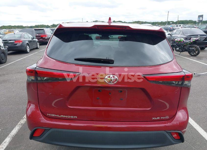 Photo 16 of 2021 Toyota Highlander XLE (VIN 5TDGZRBH3MS537427)