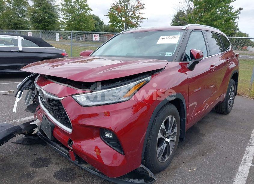 Photo 2 of 2021 Toyota Highlander XLE (VIN 5TDGZRBH3MS537427)