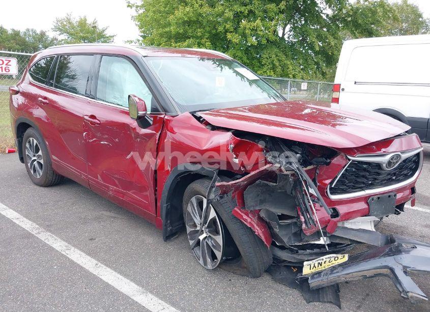 Photo 6 of 2021 Toyota Highlander XLE (VIN 5TDGZRBH3MS537427)