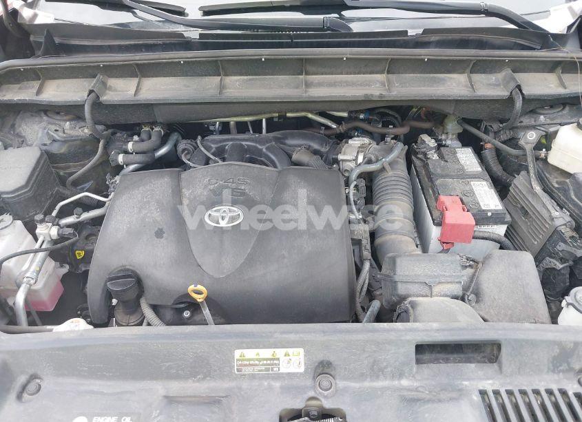 Photo 10 of 2022 Toyota Highlander XLE (VIN 5TDGZRBH3NS587245)