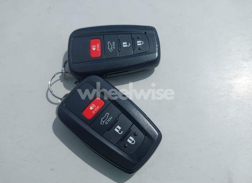 Photo 11 of 2022 Toyota Highlander XLE (VIN 5TDGZRBH3NS587245)