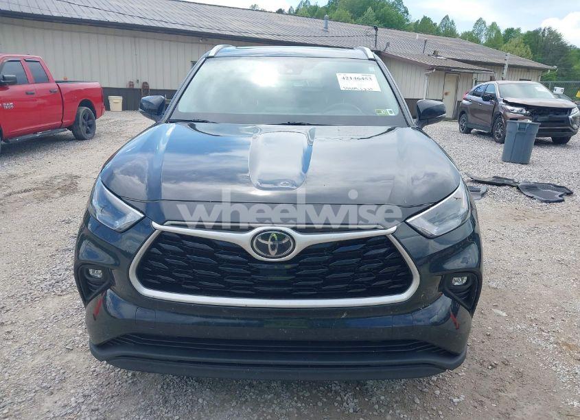 Photo 12 of 2022 Toyota Highlander XLE (VIN 5TDGZRBH3NS587245)