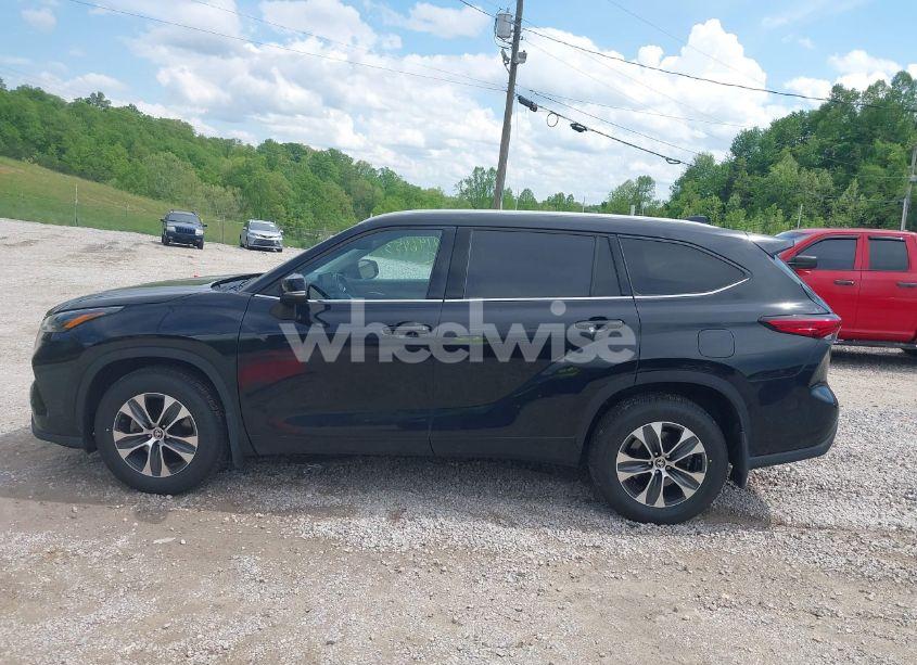 Photo 14 of 2022 Toyota Highlander XLE (VIN 5TDGZRBH3NS587245)