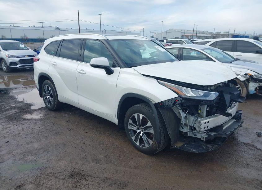 2020 Toyota Highlander XLE (VIN 5TDGZRBH4LS503818) main photo