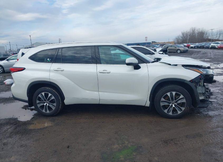 Photo 13 of 2020 Toyota Highlander XLE (VIN 5TDGZRBH4LS503818)