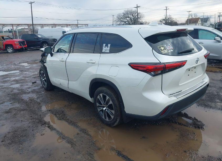 Photo 3 of 2020 Toyota Highlander XLE (VIN 5TDGZRBH4LS503818)