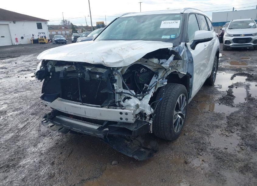 Photo 6 of 2020 Toyota Highlander XLE (VIN 5TDGZRBH4LS503818)