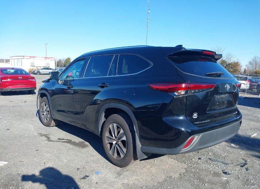 Photo 3 of 2020 Toyota Highlander XLE (VIN 5TDGZRBH4LS508145)