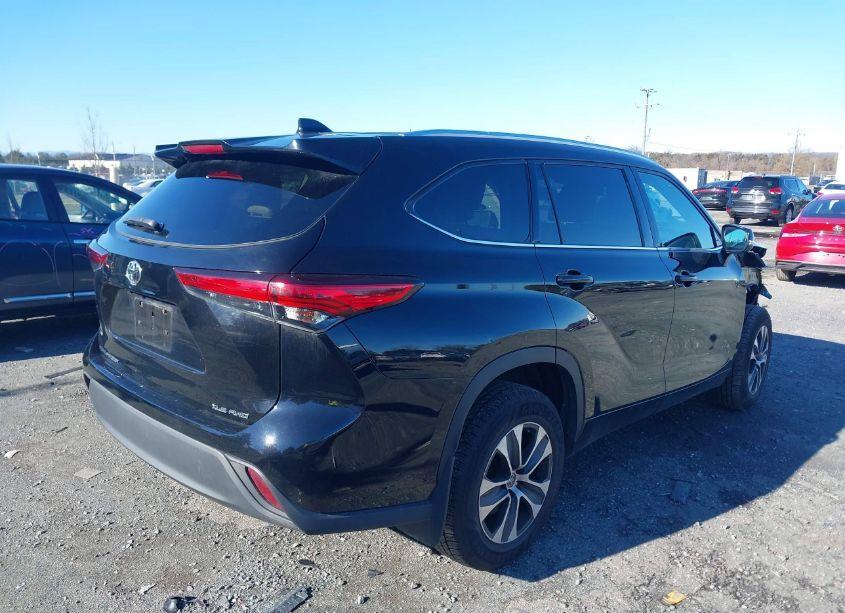 Photo 4 of 2020 Toyota Highlander XLE (VIN 5TDGZRBH4LS508145)