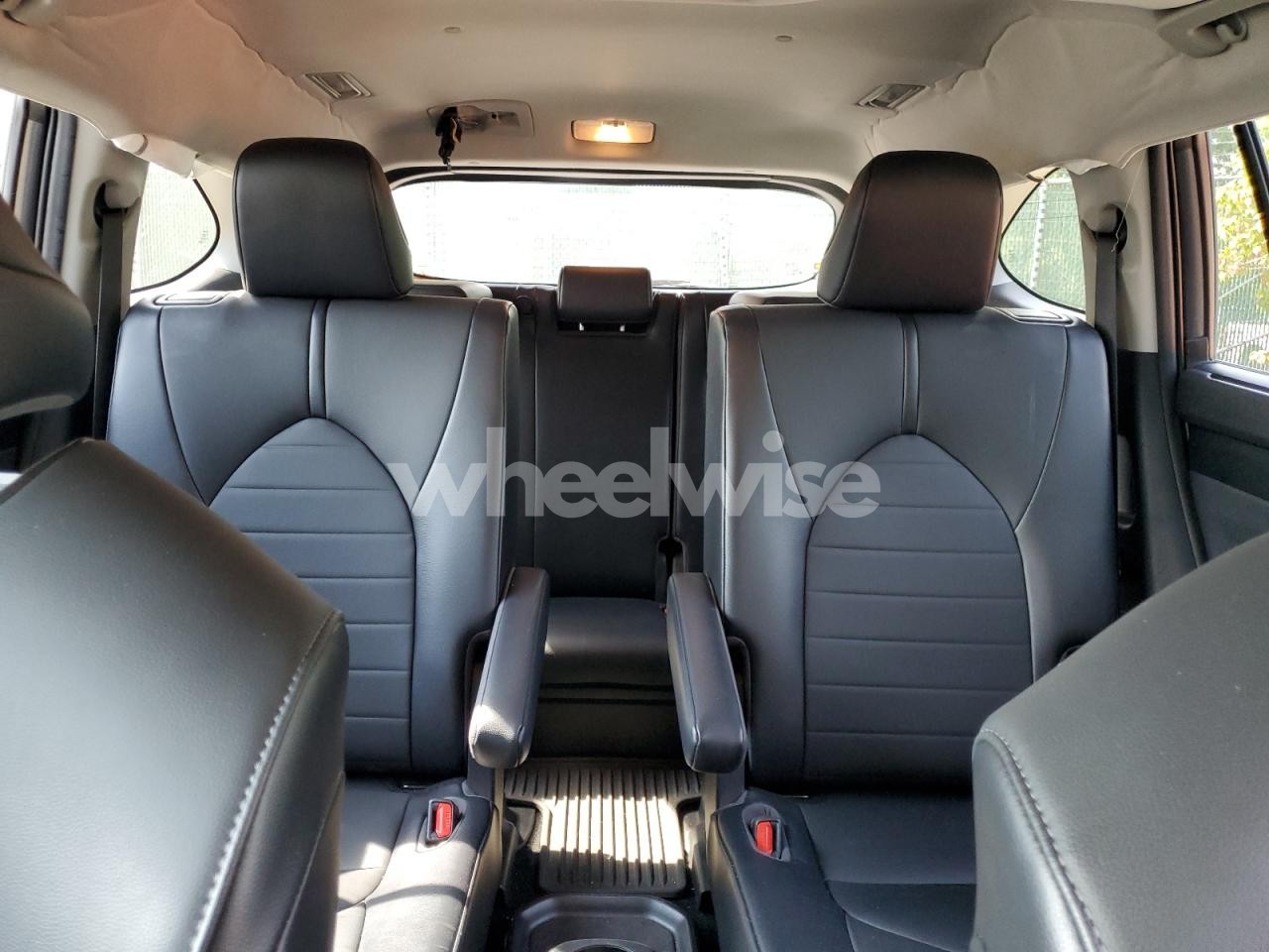 Photo 10 of 2021 TOYOTA HIGHLANDER XLE (VIN 5TDGZRBH4MS067926)