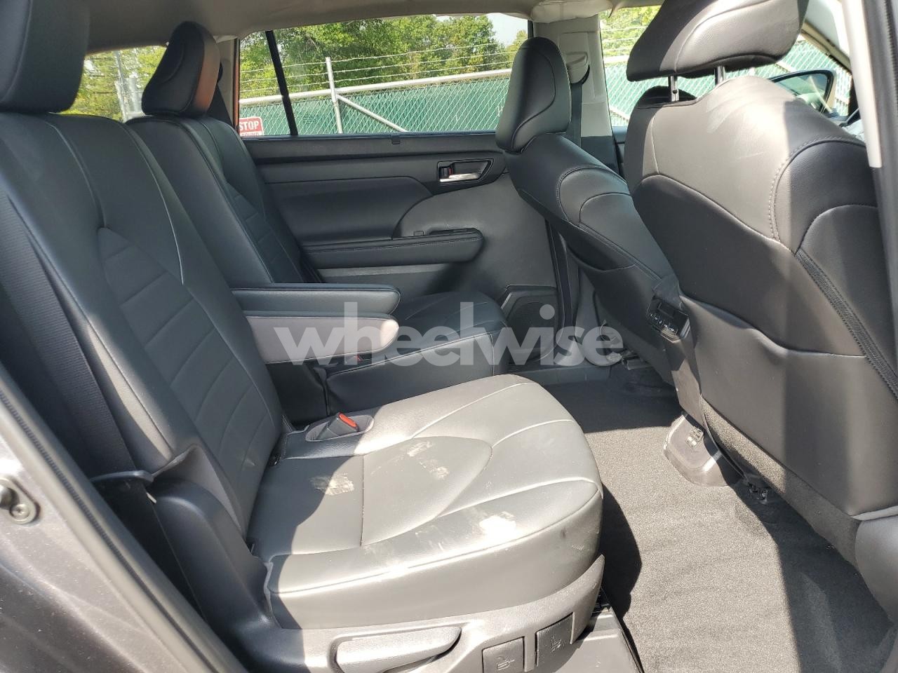 Photo 11 of 2021 TOYOTA HIGHLANDER XLE (VIN 5TDGZRBH4MS067926)