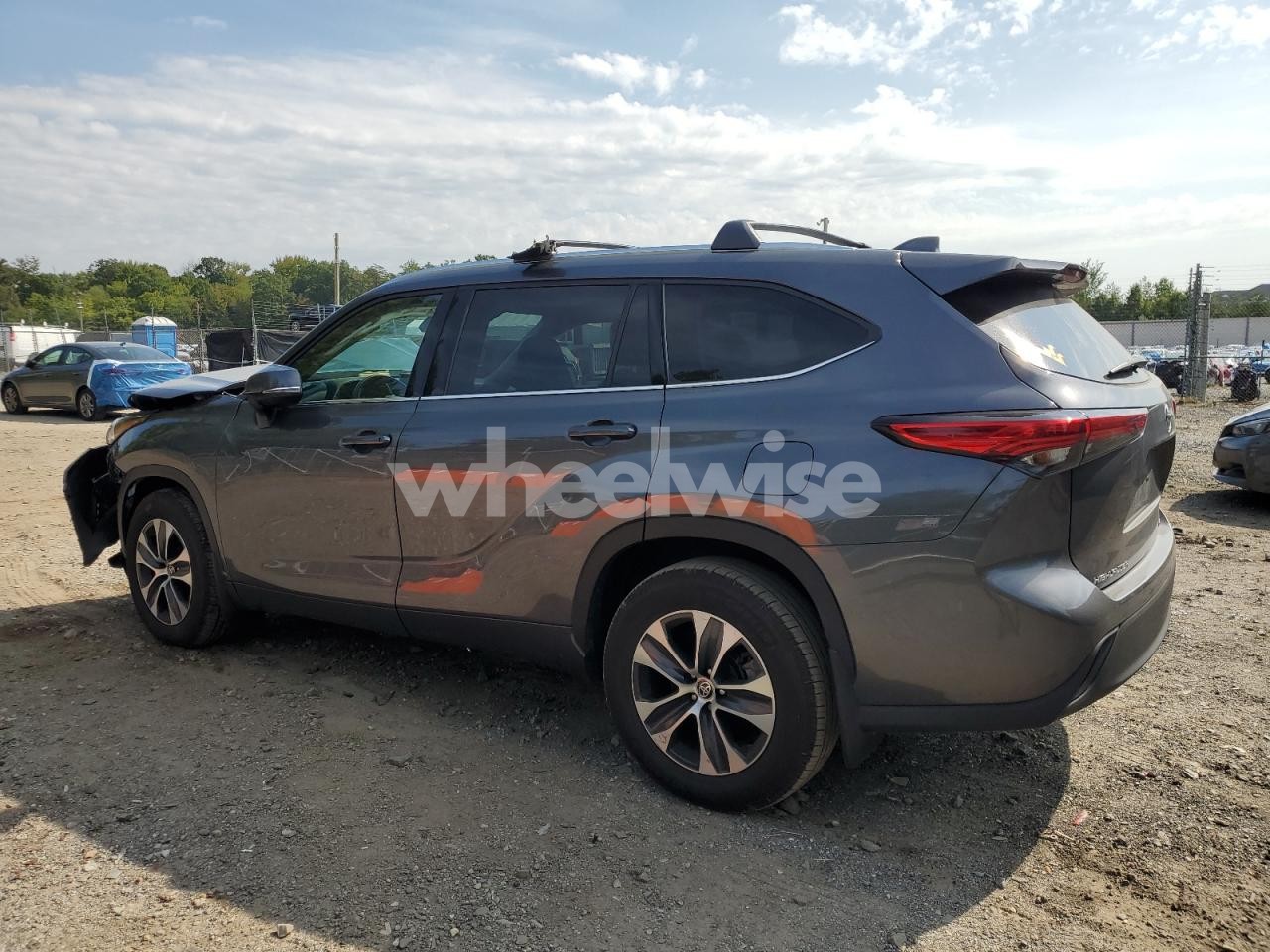 Photo 2 of 2021 TOYOTA HIGHLANDER XLE (VIN 5TDGZRBH4MS067926)