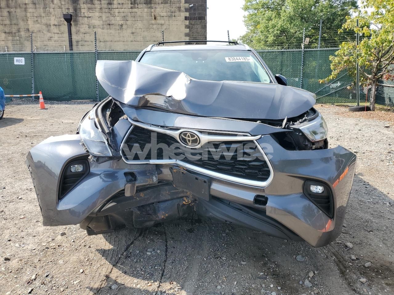 Photo 5 of 2021 TOYOTA HIGHLANDER XLE (VIN 5TDGZRBH4MS067926)