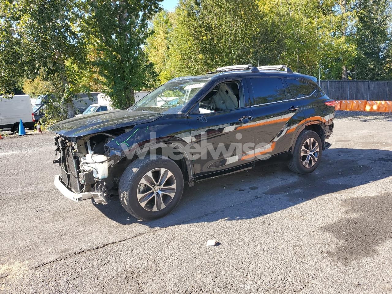 2021 TOYOTA HIGHLANDER XLE (VIN 5TDGZRBH4MS073645) main photo