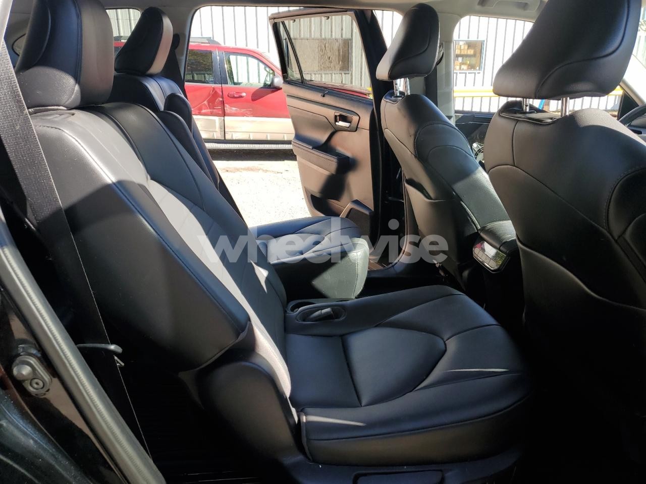 Photo 10 of 2021 TOYOTA HIGHLANDER XLE (VIN 5TDGZRBH4MS073645)