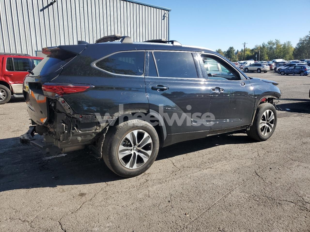 Photo 3 of 2021 TOYOTA HIGHLANDER XLE (VIN 5TDGZRBH4MS073645)