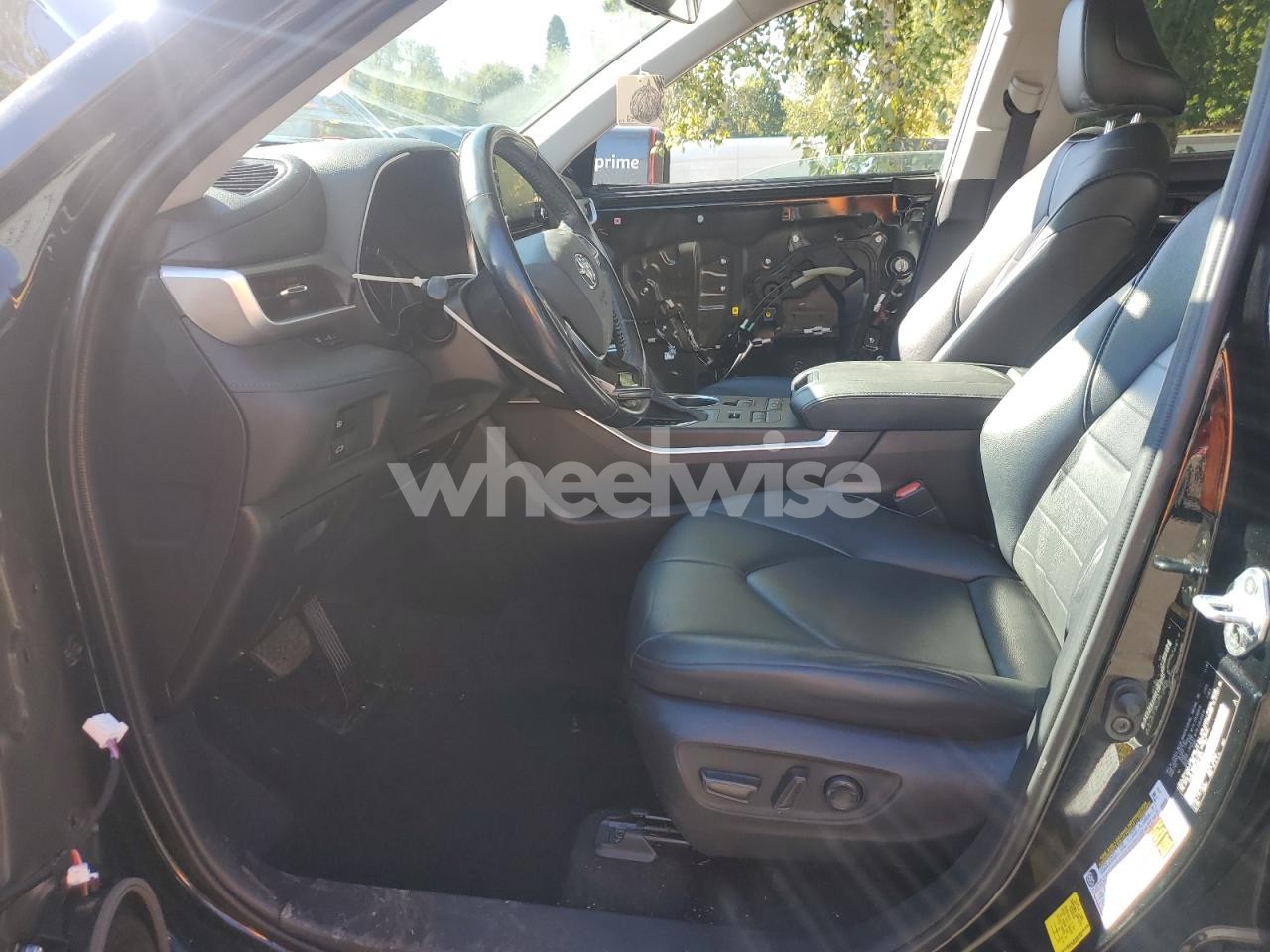 Photo 7 of 2021 TOYOTA HIGHLANDER XLE (VIN 5TDGZRBH4MS073645)