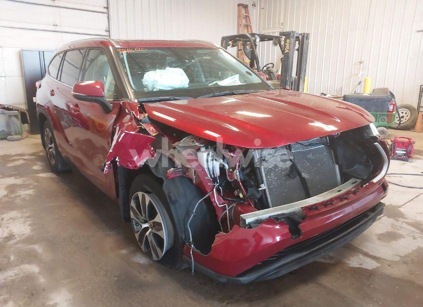 2021 Toyota Highlander XLE (VIN 5TDGZRBH4MS107759) main photo