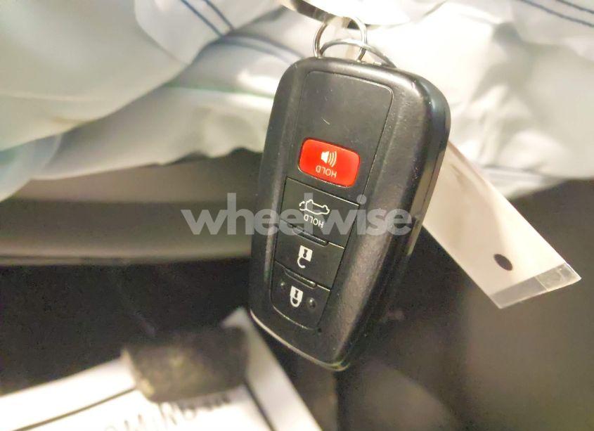 Photo 11 of 2021 Toyota Highlander XLE (VIN 5TDGZRBH4MS107759)