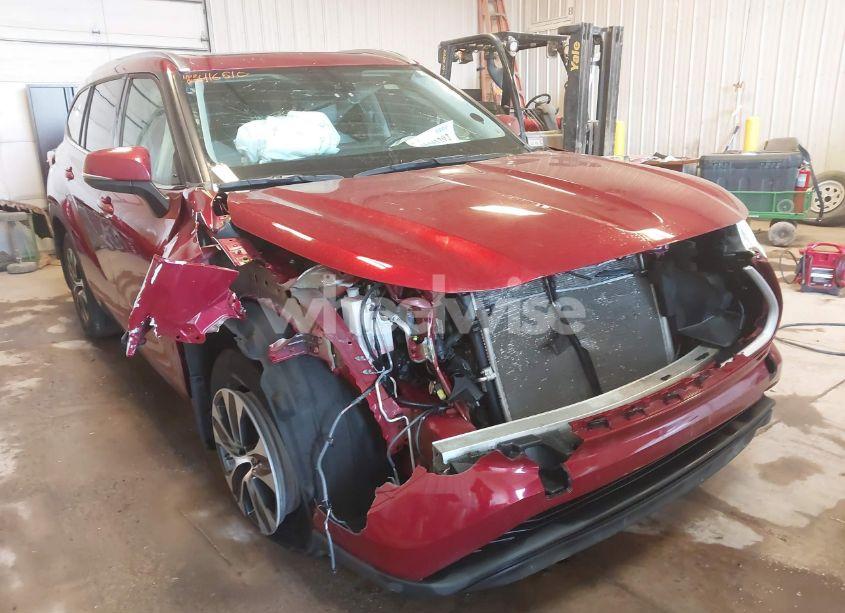 Photo 6 of 2021 Toyota Highlander XLE (VIN 5TDGZRBH4MS107759)
