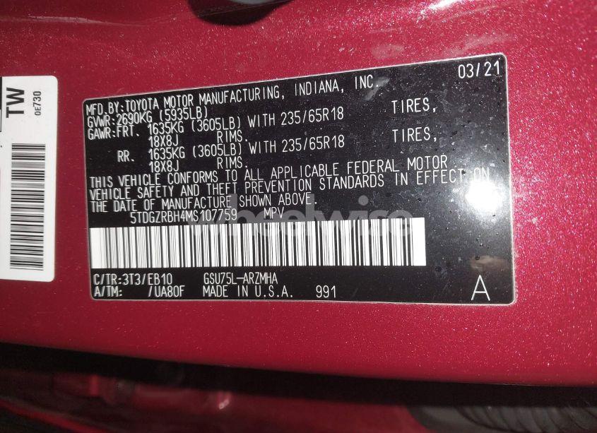 Photo 9 of 2021 Toyota Highlander XLE (VIN 5TDGZRBH4MS107759)