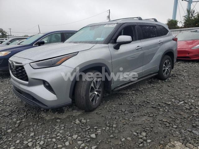 Photo 10 of 2022 TOYOTA HIGHLANDER XLE (VIN 5TDGZRBH4NS181913)