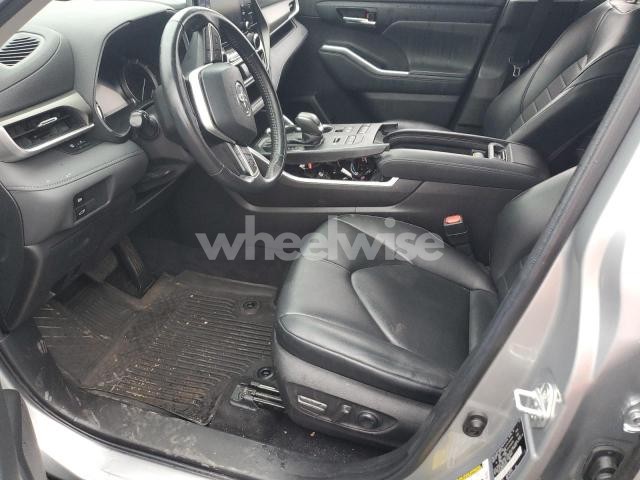 Photo 11 of 2022 TOYOTA HIGHLANDER XLE (VIN 5TDGZRBH4NS181913)