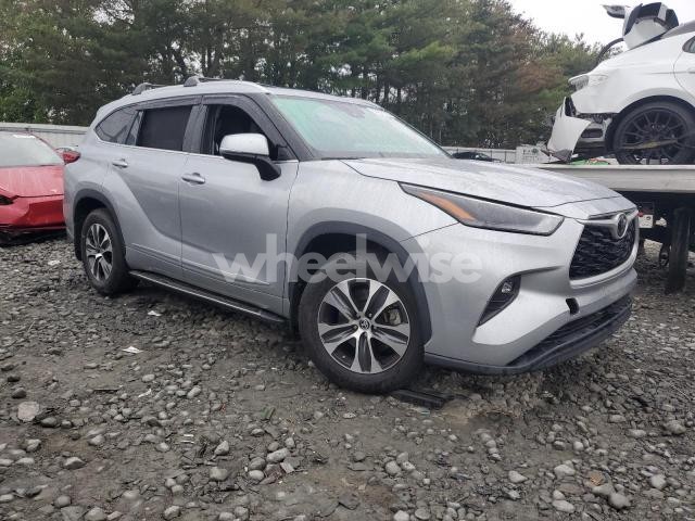 Photo 12 of 2022 TOYOTA HIGHLANDER XLE (VIN 5TDGZRBH4NS181913)