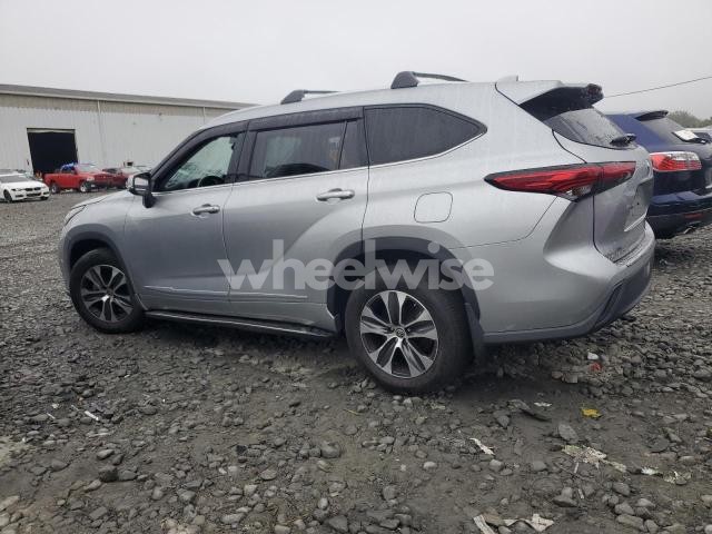 Photo 13 of 2022 TOYOTA HIGHLANDER XLE (VIN 5TDGZRBH4NS181913)