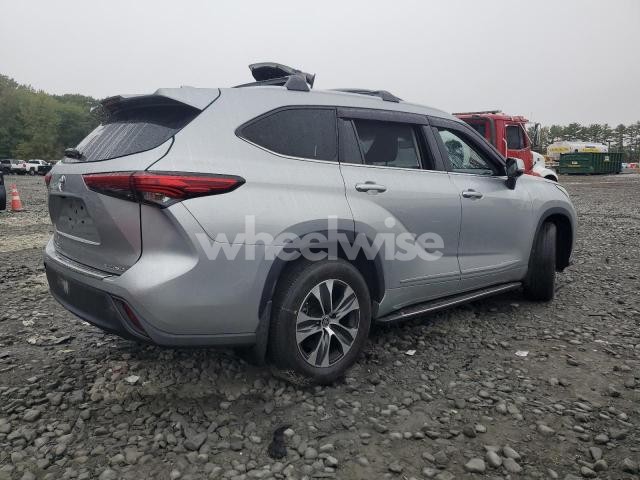 Photo 9 of 2022 TOYOTA HIGHLANDER XLE (VIN 5TDGZRBH4NS181913)