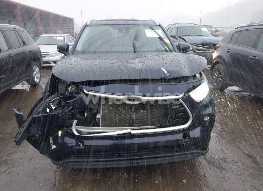 Photo 13 of 2022 Toyota Highlander XLE (VIN 5TDGZRBH4NS240703)