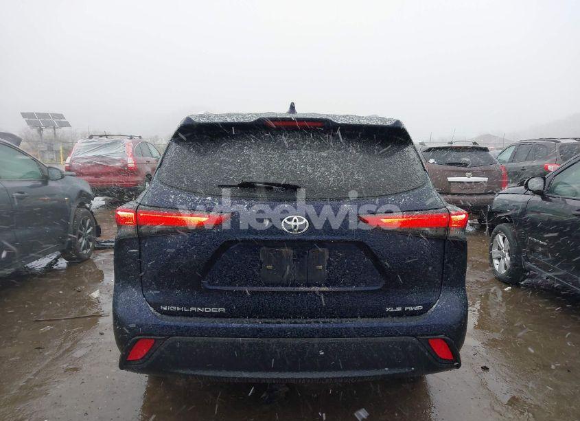 Photo 17 of 2022 Toyota Highlander XLE (VIN 5TDGZRBH4NS240703)