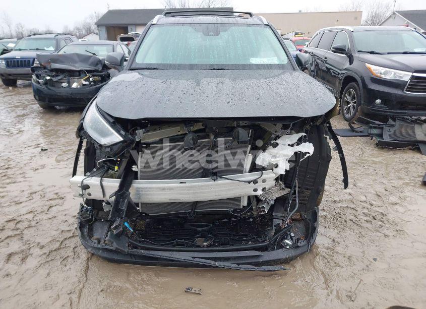 Photo 12 of 2022 Toyota Highlander XLE (VIN 5TDGZRBH4NS251555)